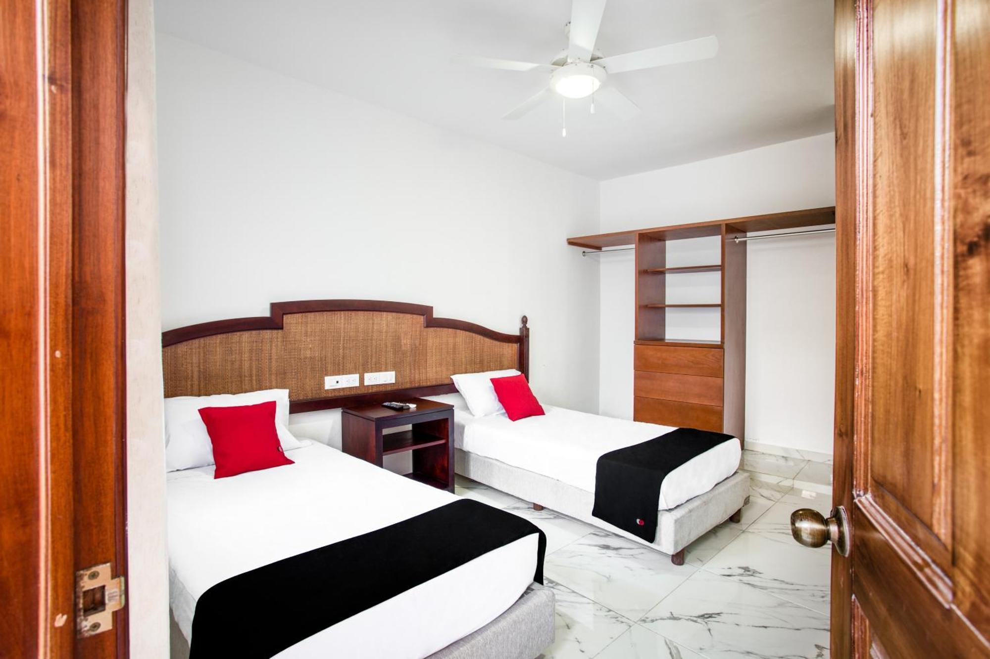 Capital O Hotel Yukon بلايا ديل كارمن المظهر الخارجي الصورة